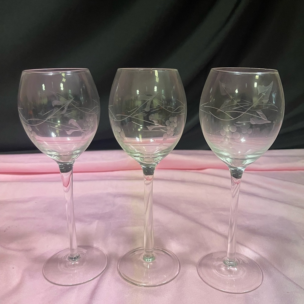 3 Glasses Etched Vines and Grapes.